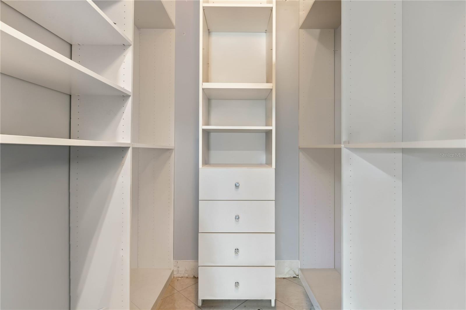 Listing photo id 10 for 21717 129th Avenue