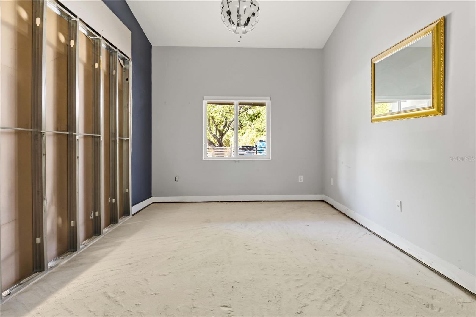 Listing photo id 13 for 21717 129th Avenue