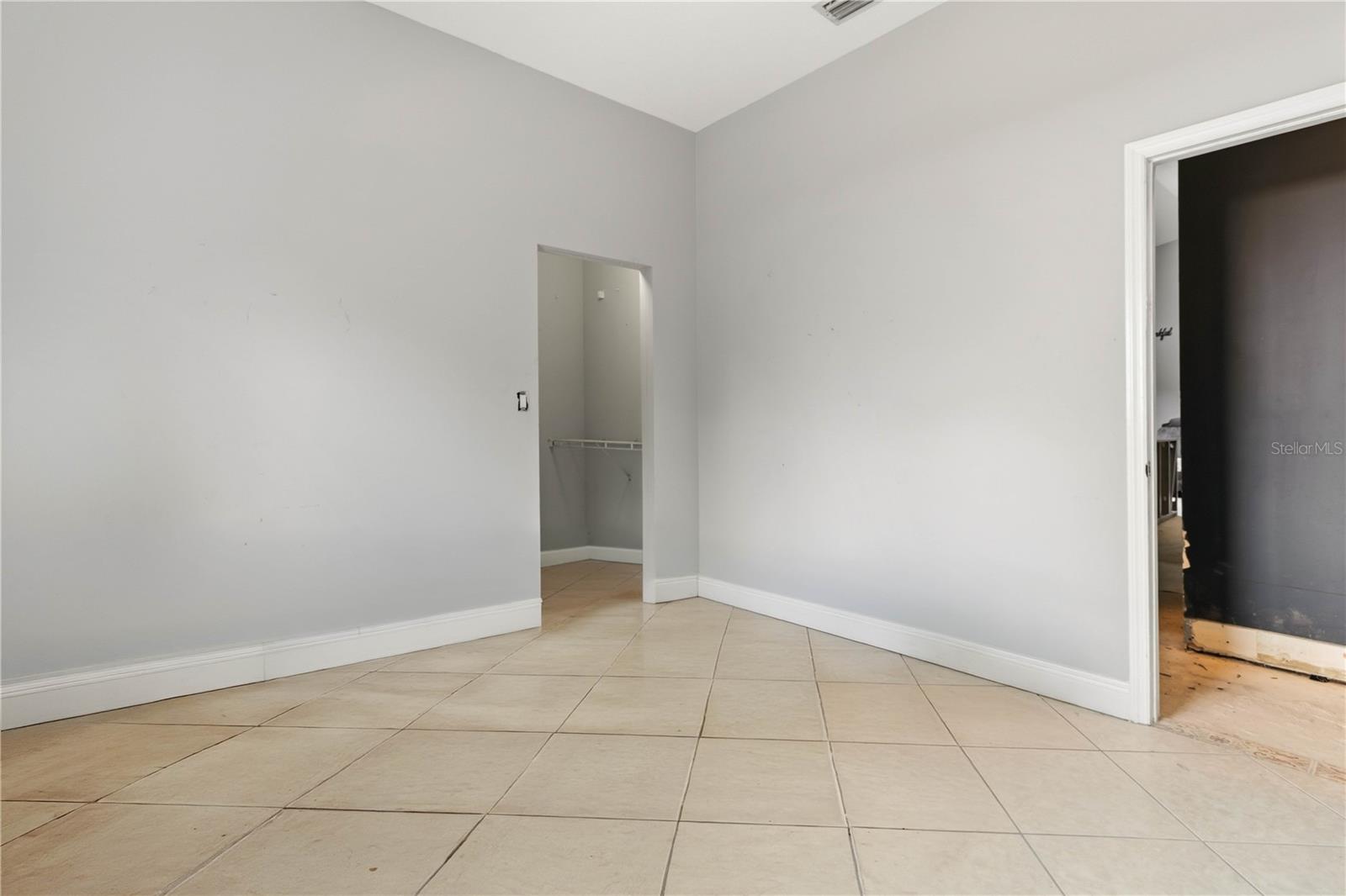 Listing photo id 15 for 21717 129th Avenue