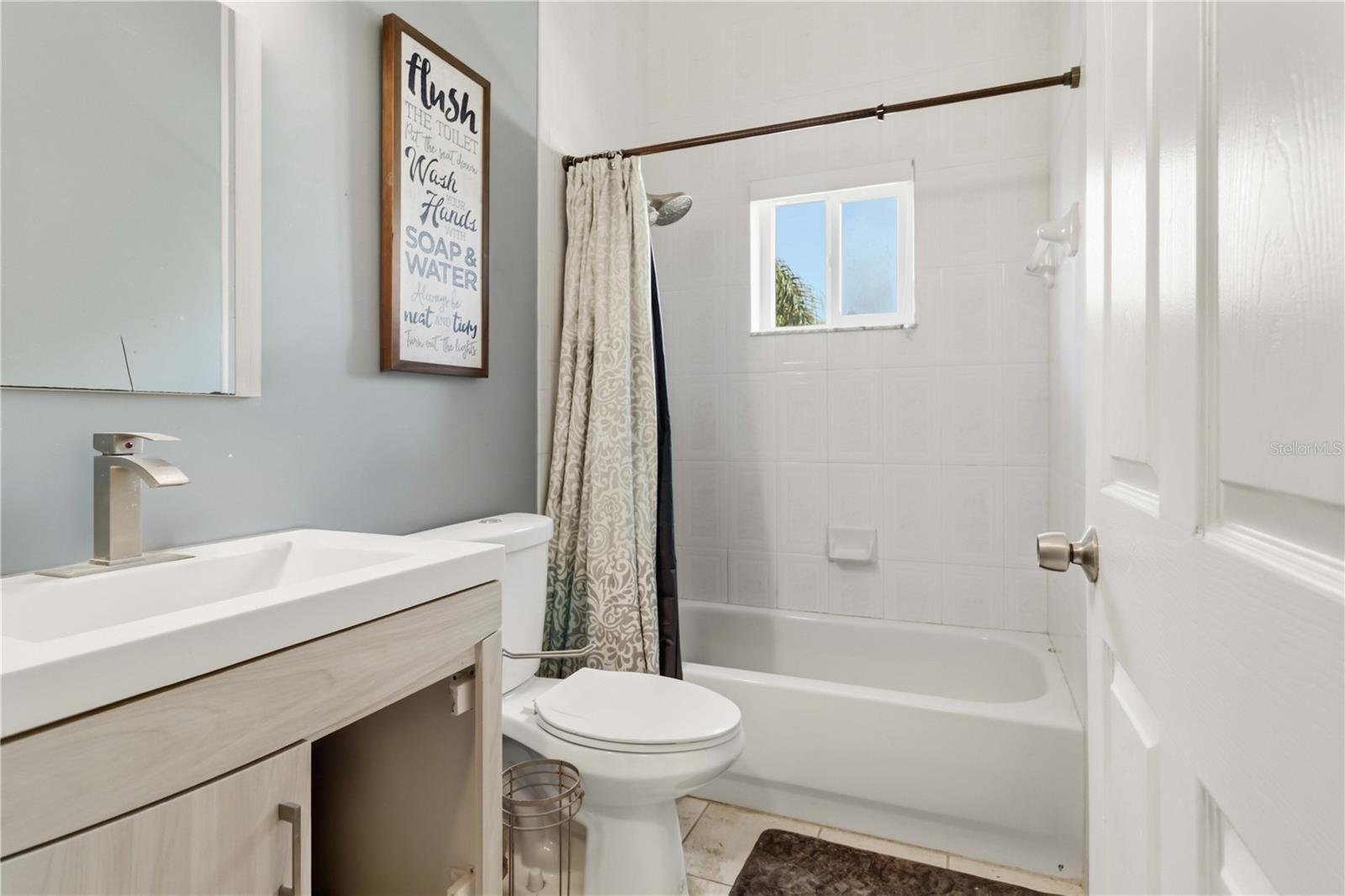 Listing photo id 16 for 21717 129th Avenue