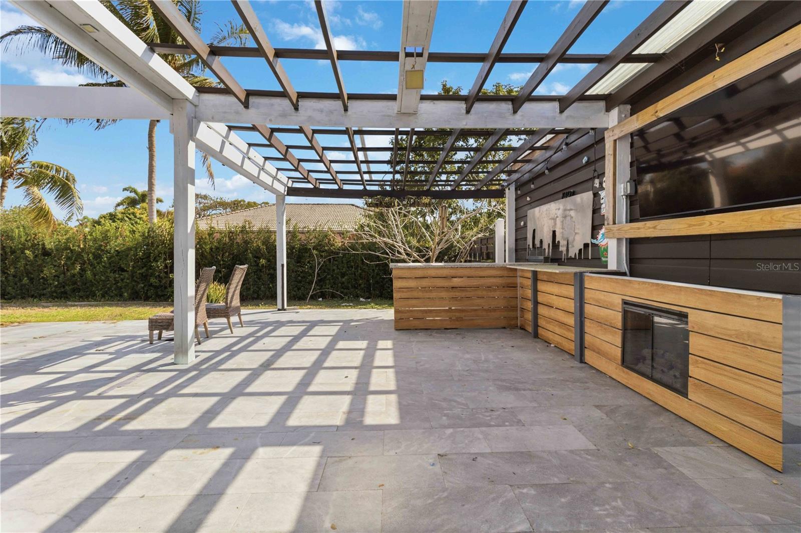 Listing photo id 21 for 21717 129th Avenue