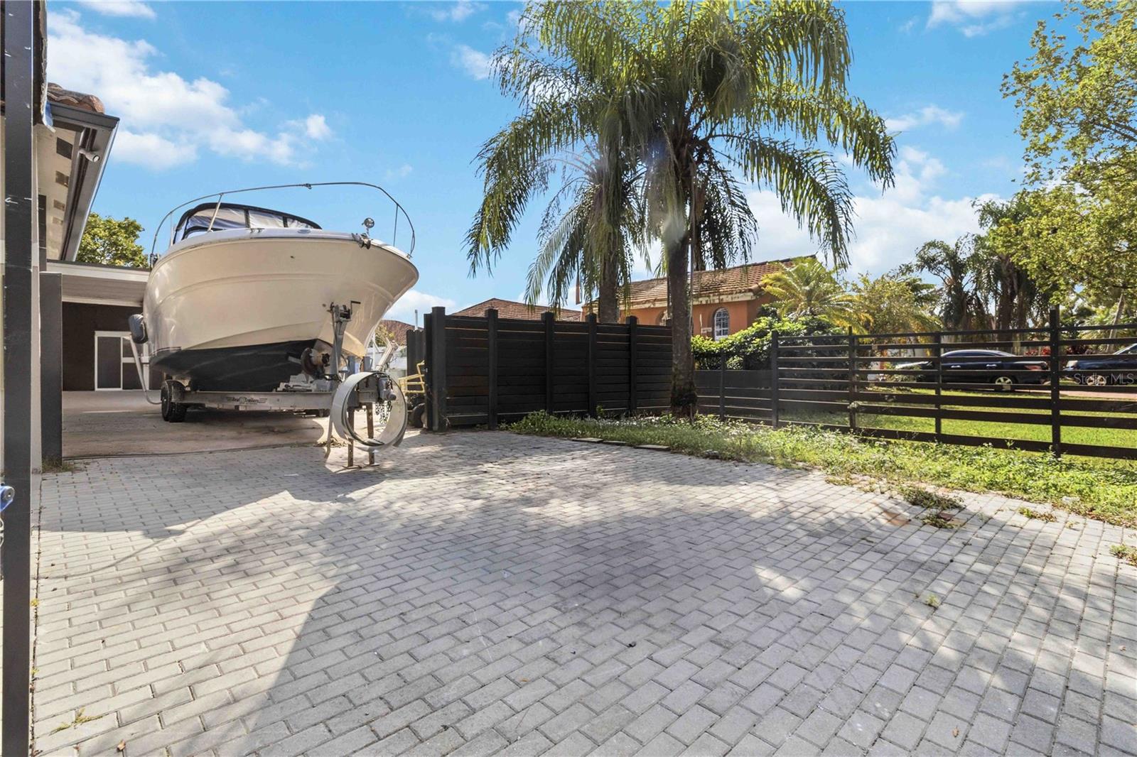 Listing photo id 24 for 21717 129th Avenue