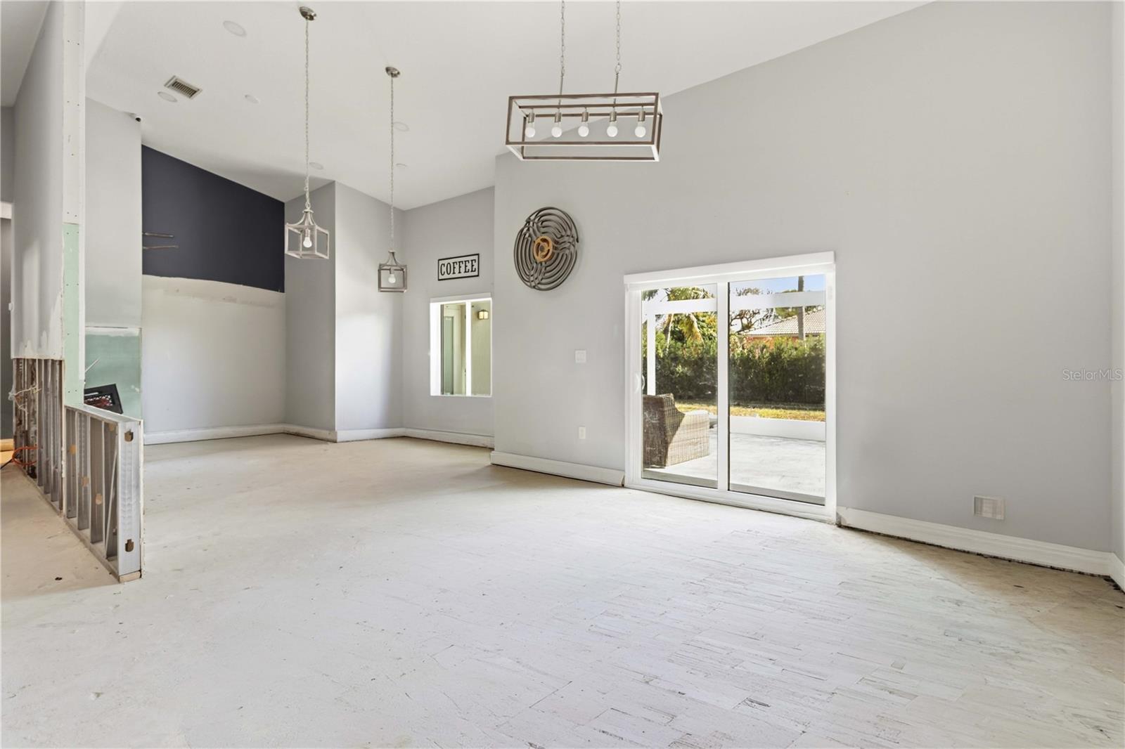 Listing photo id 1 for 21717 129th Avenue