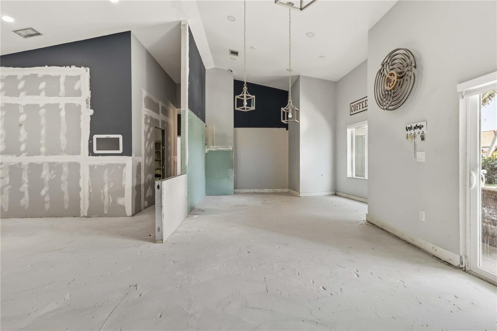 Listing photo id 4 for 21717 129th Avenue