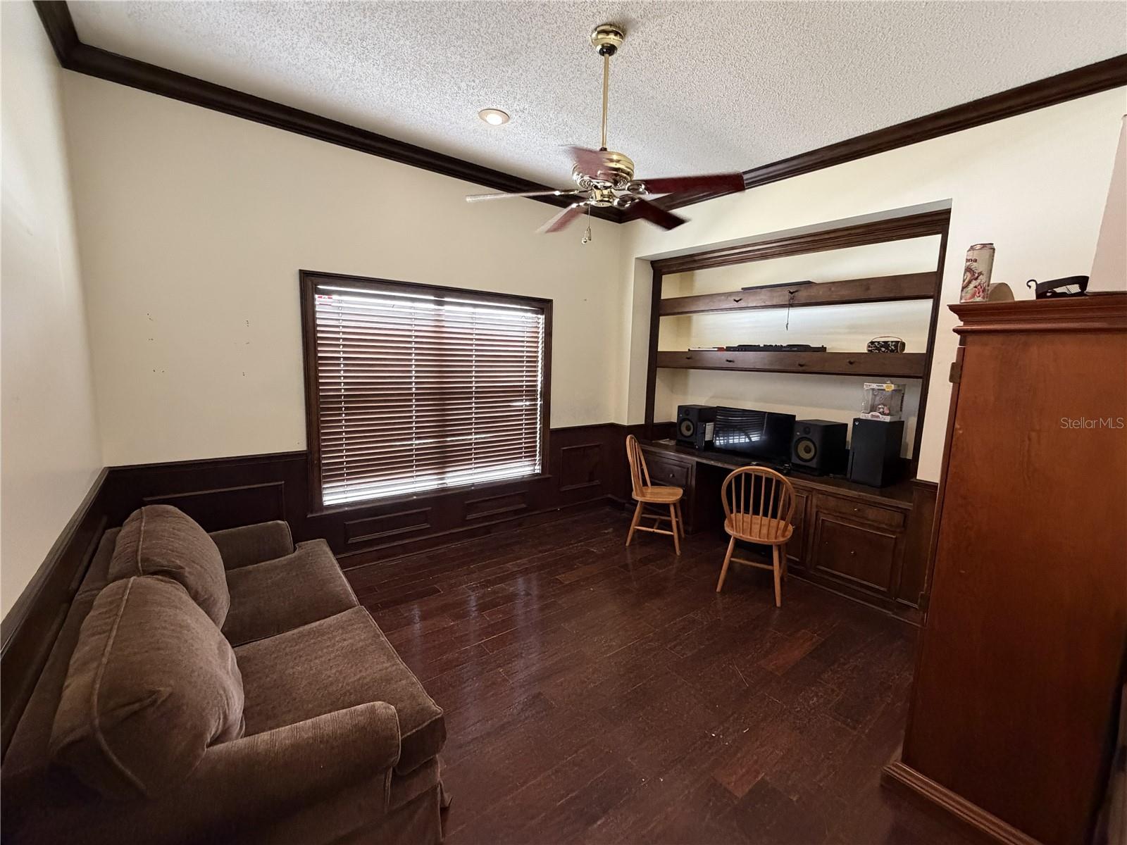 Listing photo id 9 for 1188 Foxforrest Circle