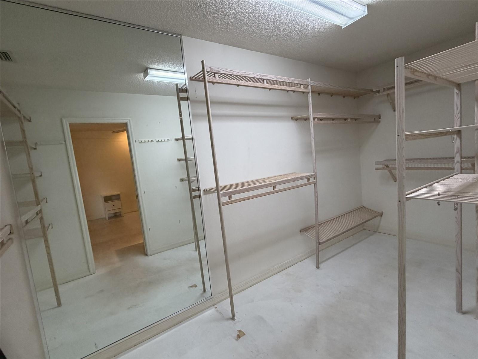 Listing photo id 13 for 1188 Foxforrest Circle