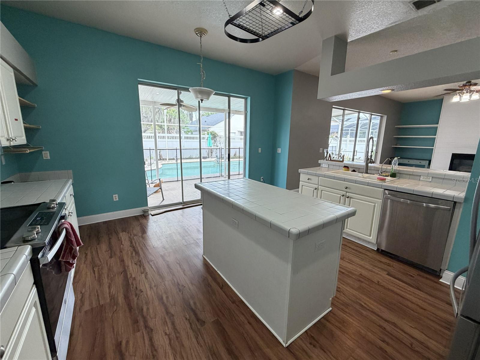 Listing photo id 3 for 1188 Foxforrest Circle