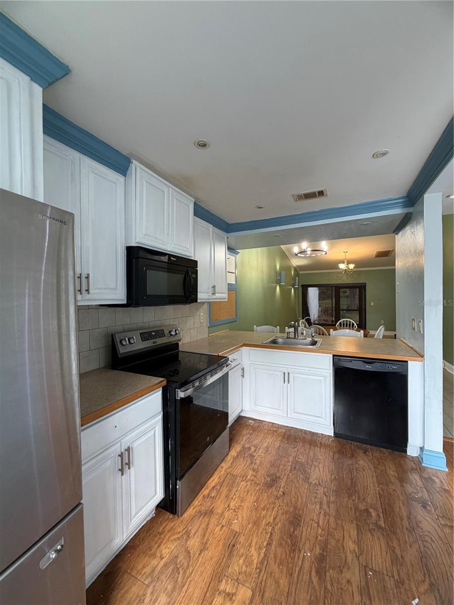 Image 3 of 17 For 441 Prestwick Place