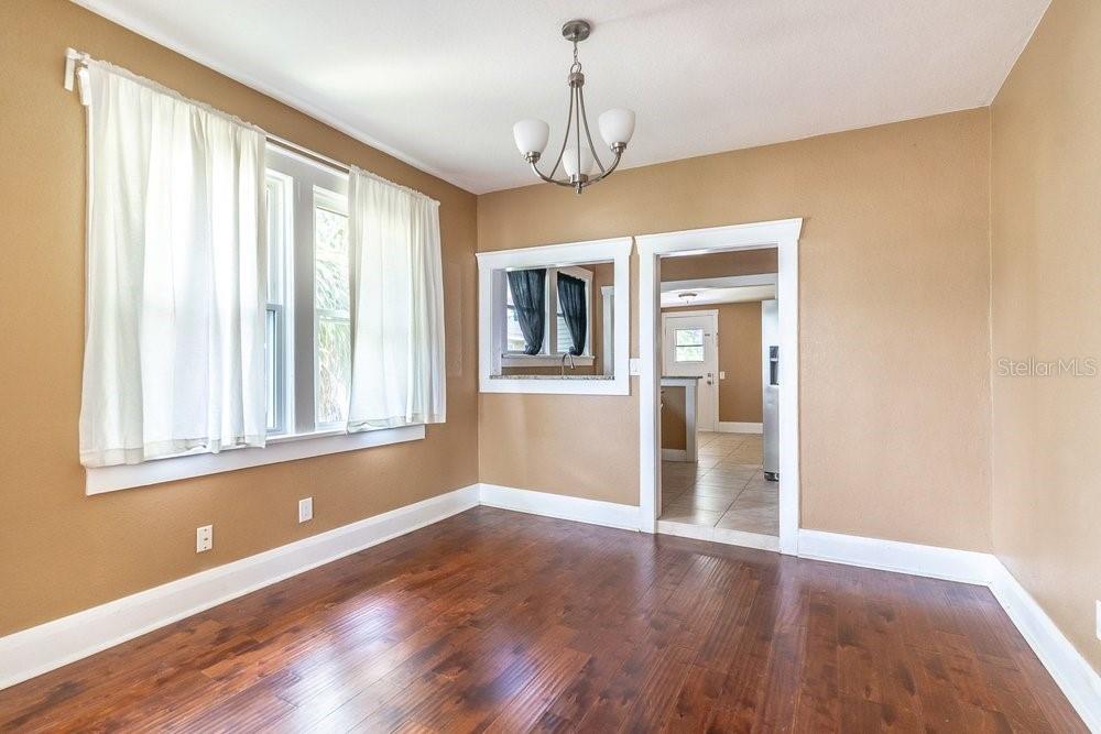 Listing photo id 8 for 919 Plymouth Street