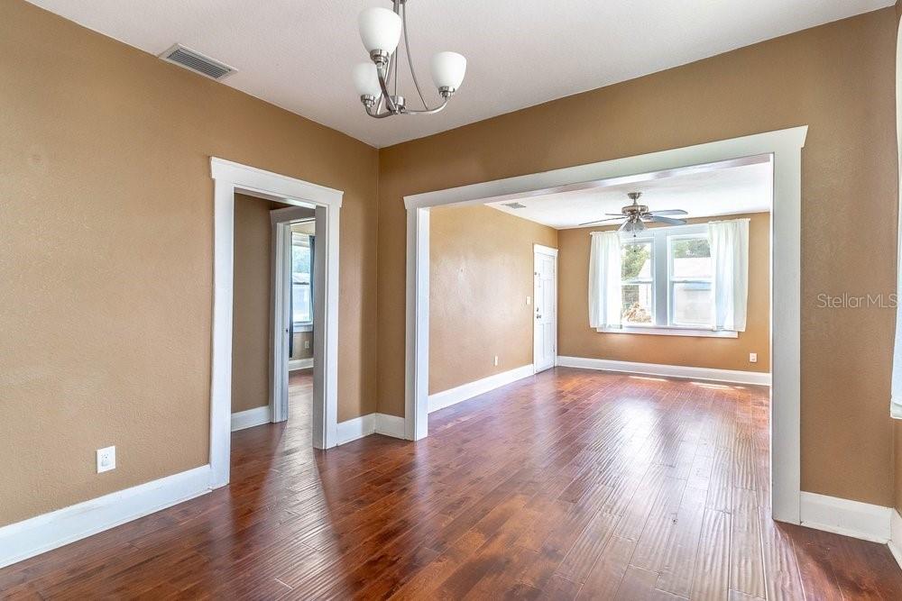 Listing photo id 12 for 919 Plymouth Street