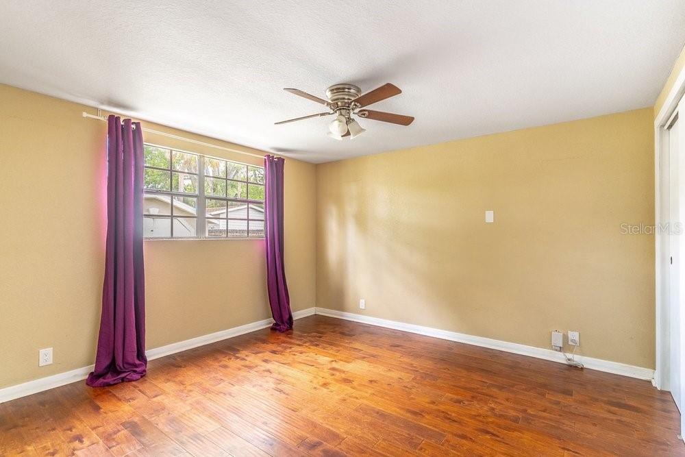 Listing photo id 16 for 919 Plymouth Street