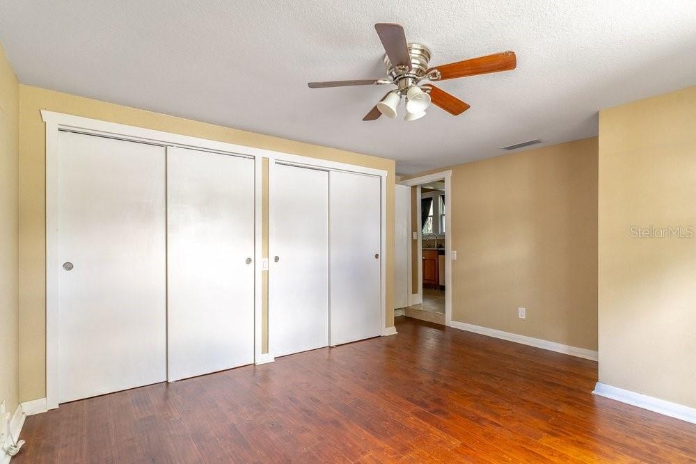 Listing photo id 17 for 919 Plymouth Street