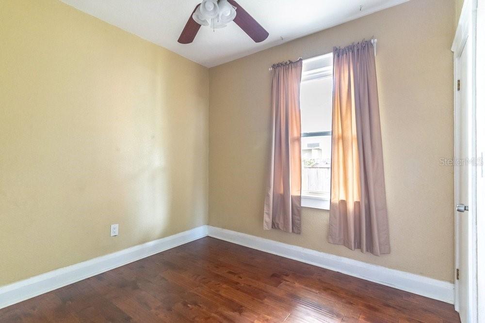 Listing photo id 19 for 919 Plymouth Street