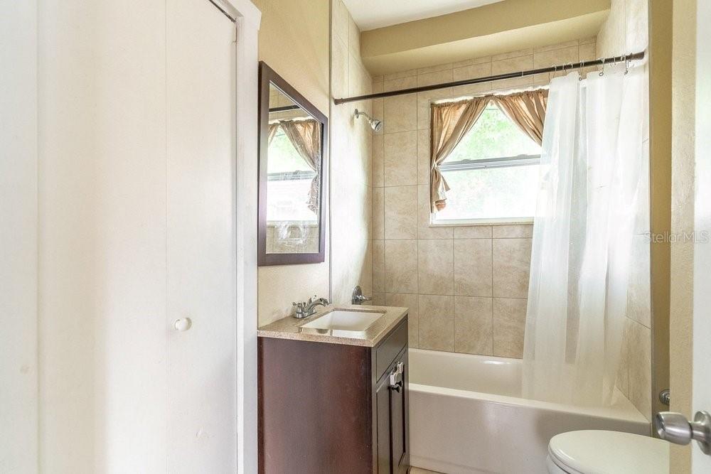 Listing photo id 20 for 919 Plymouth Street