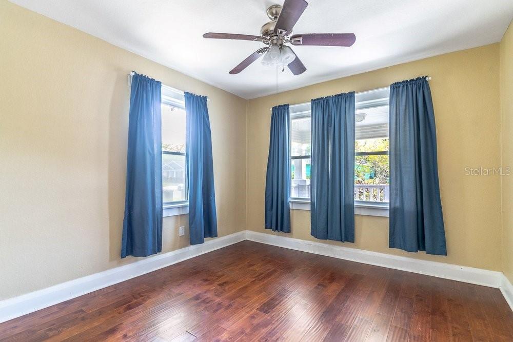 Listing photo id 21 for 919 Plymouth Street