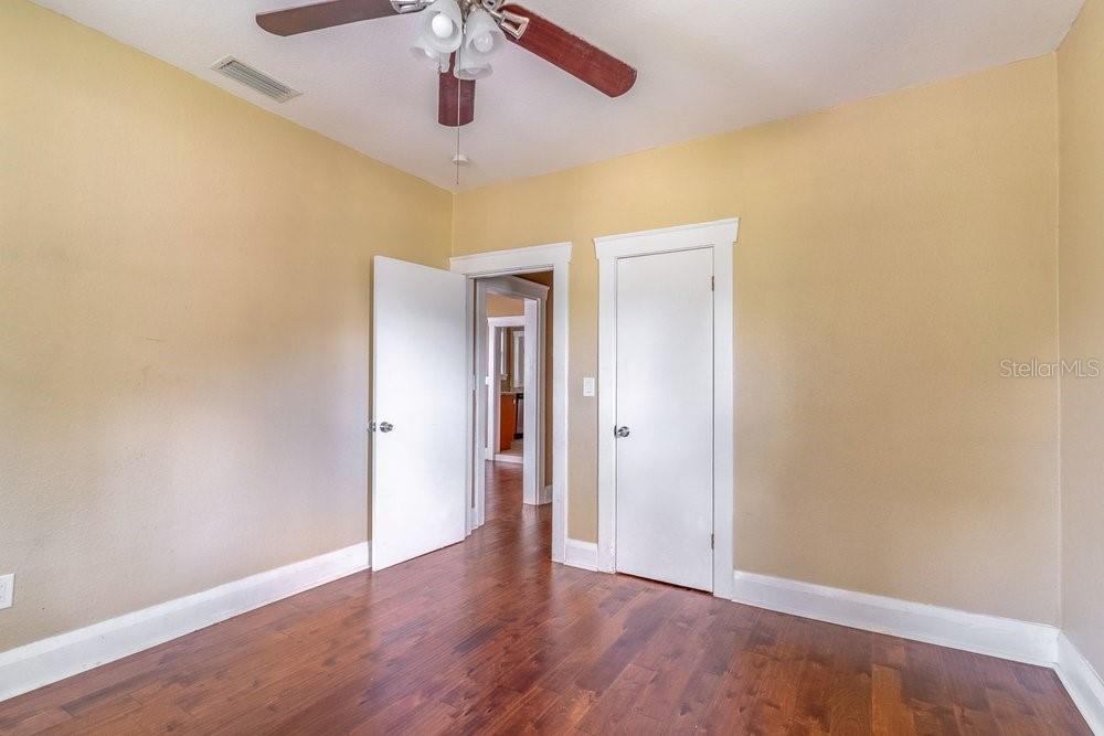 Listing photo id 22 for 919 Plymouth Street