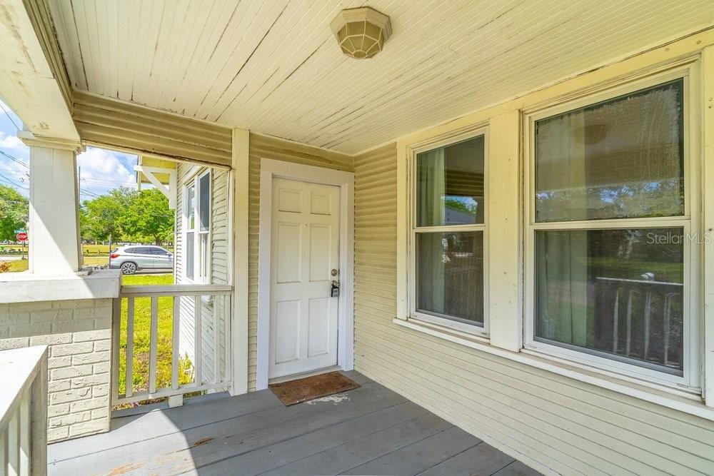 Listing photo id 1 for 919 Plymouth Street