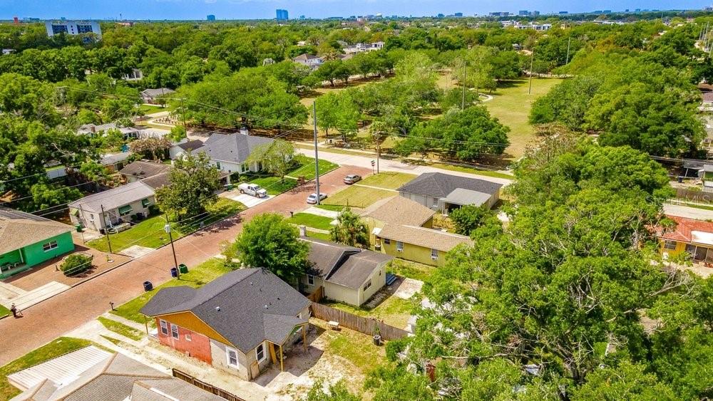 Listing photo id 29 for 919 Plymouth Street