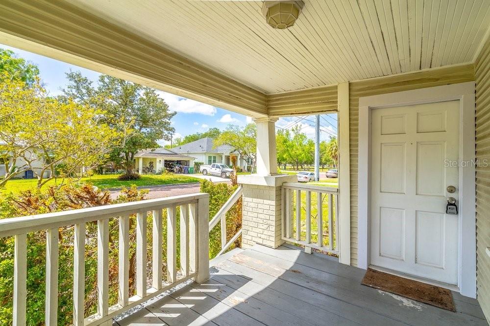 Listing photo id 2 for 919 Plymouth Street