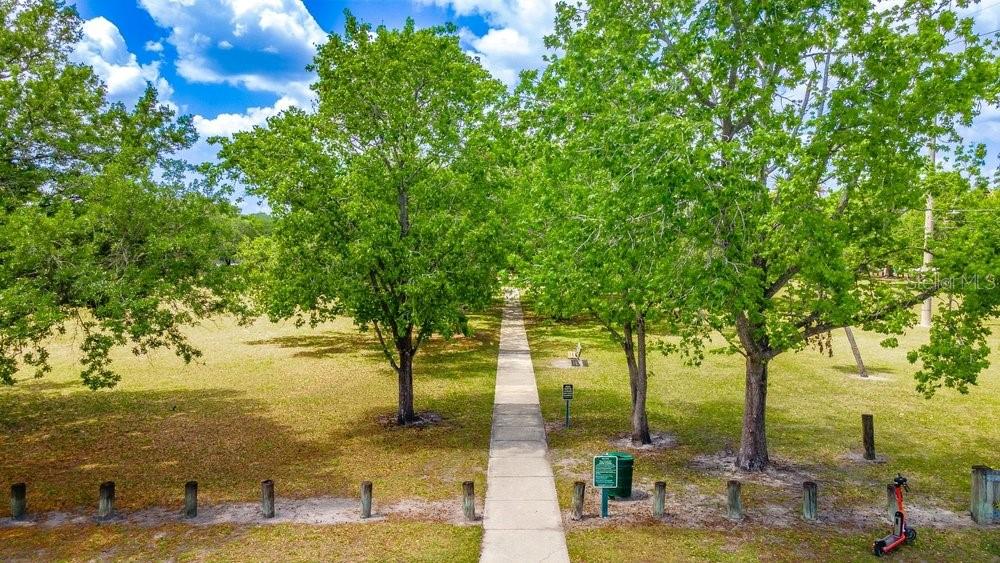 Listing photo id 40 for 919 Plymouth Street