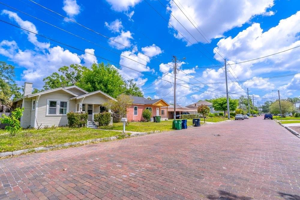 Listing photo id 45 for 919 Plymouth Street