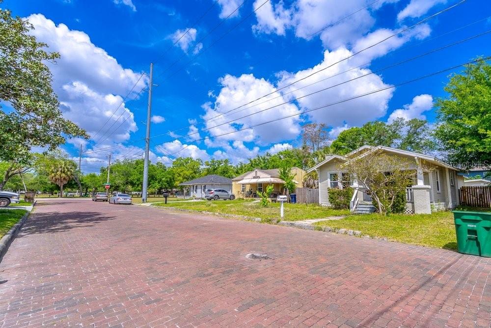 Listing photo id 47 for 919 Plymouth Street