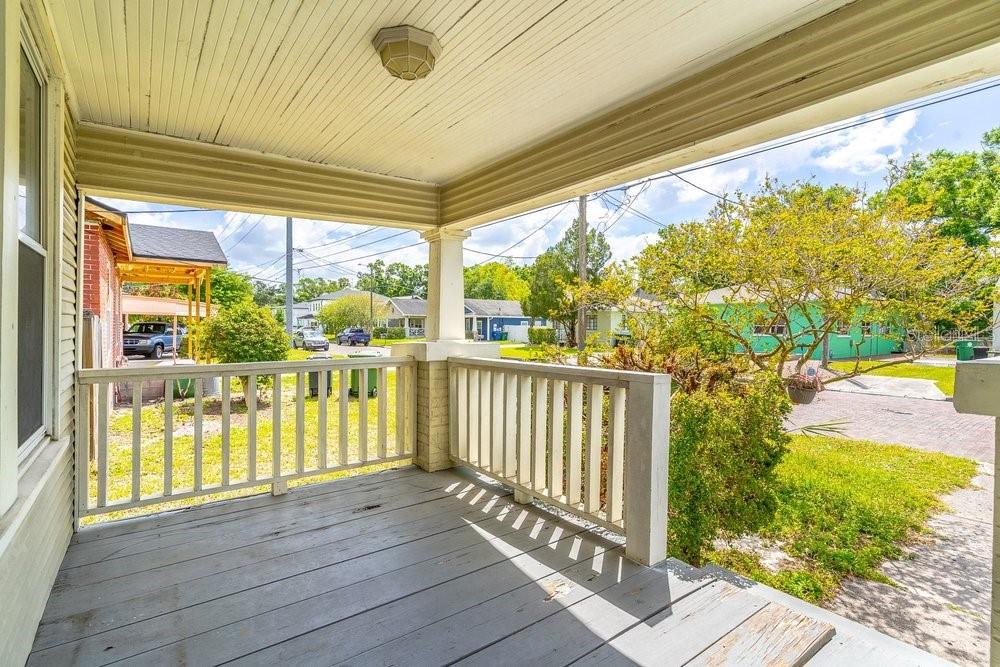 Listing photo id 3 for 919 Plymouth Street