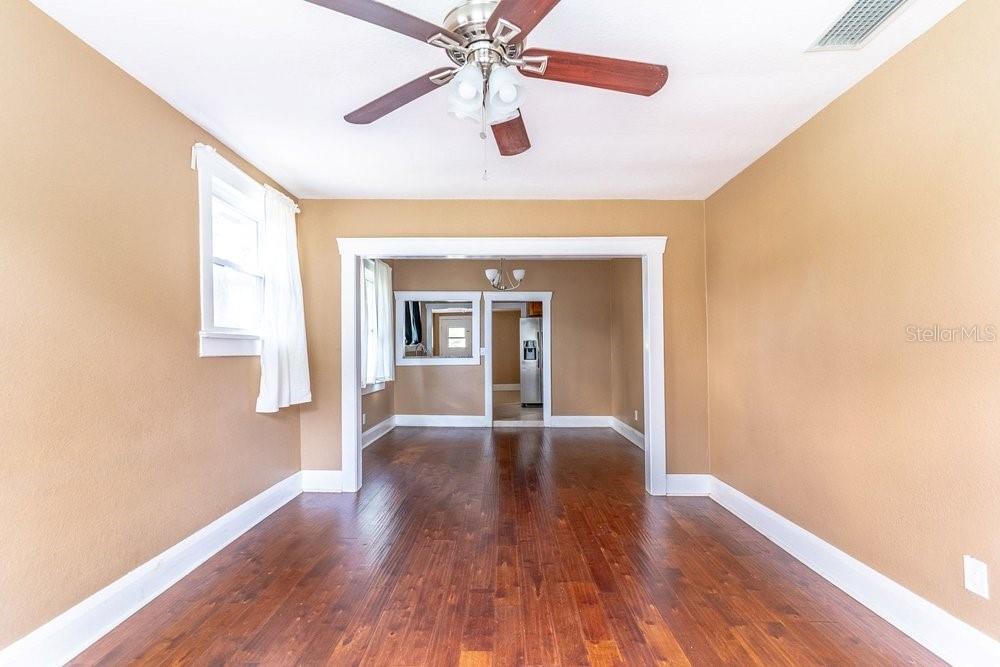 Listing photo id 4 for 919 Plymouth Street