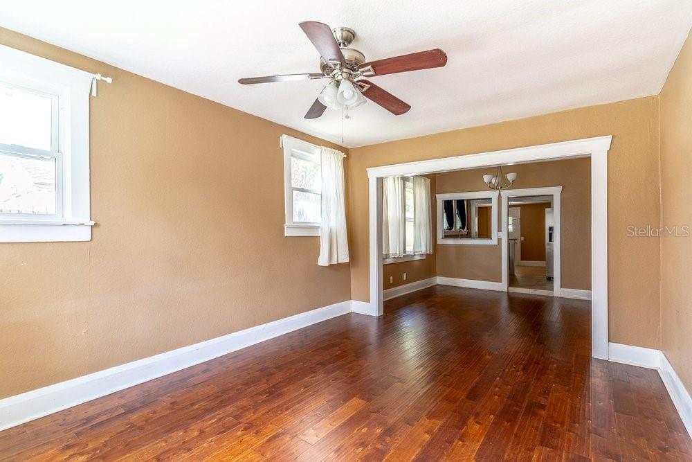 Listing photo id 5 for 919 Plymouth Street