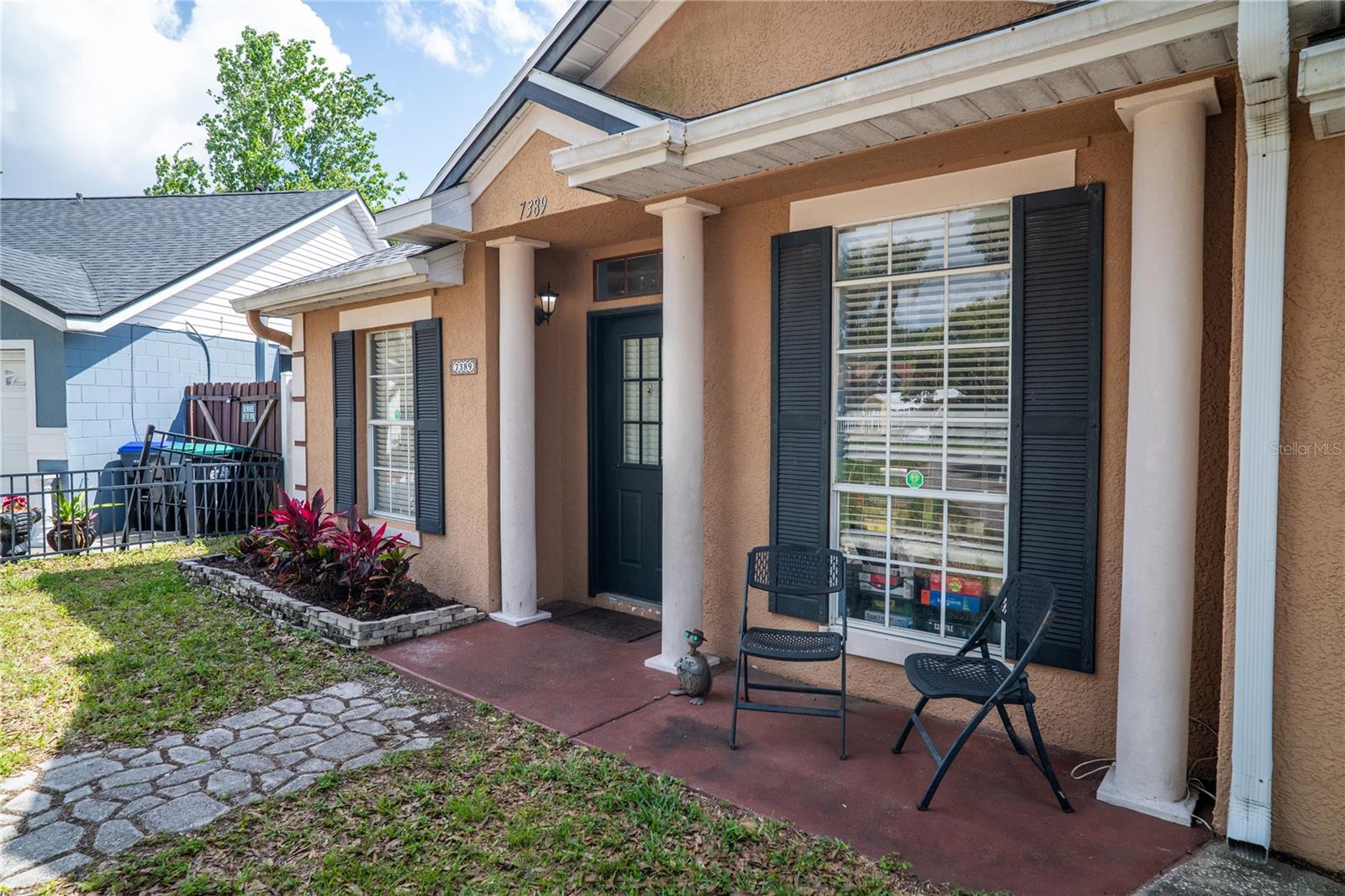 Listing photo id 1 for 7389 Hollow Ridge Circle