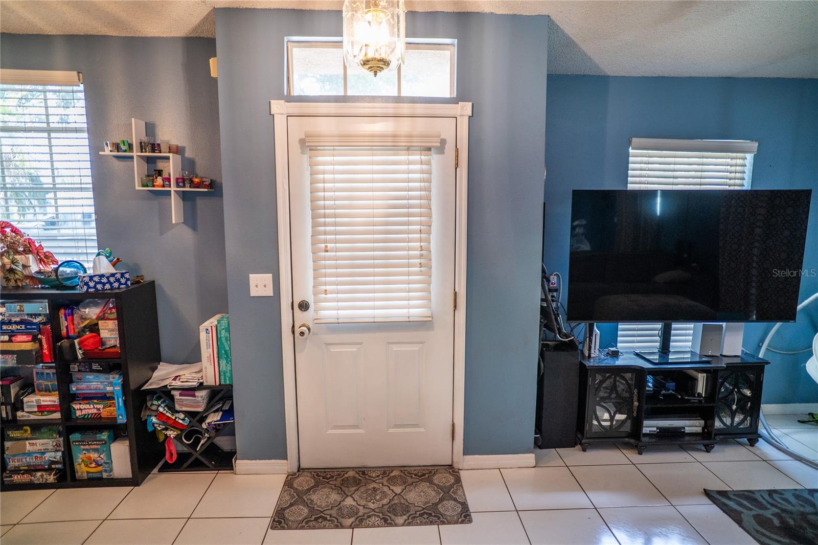 Listing photo id 3 for 7389 Hollow Ridge Circle