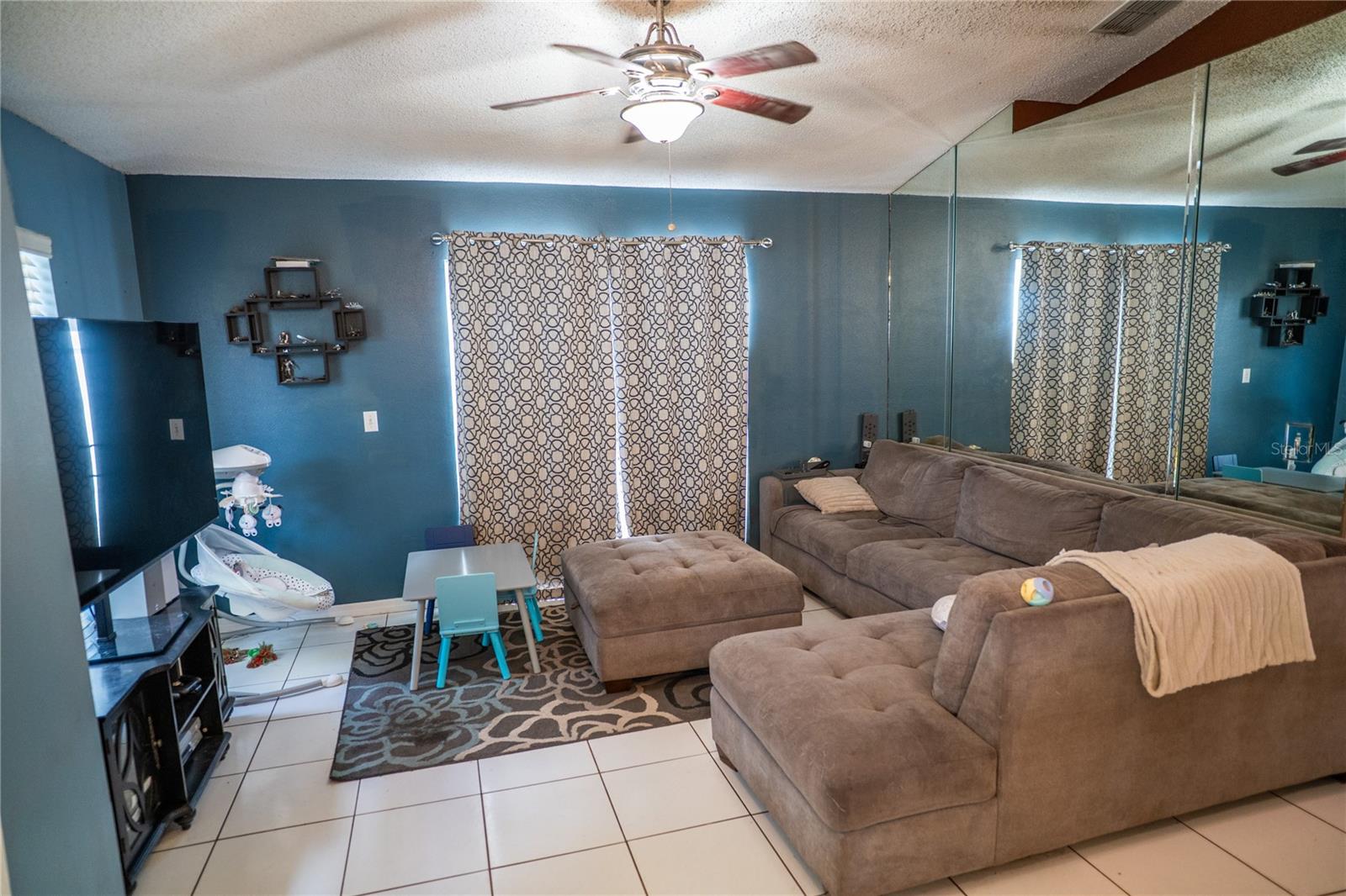 Listing photo id 4 for 7389 Hollow Ridge Circle