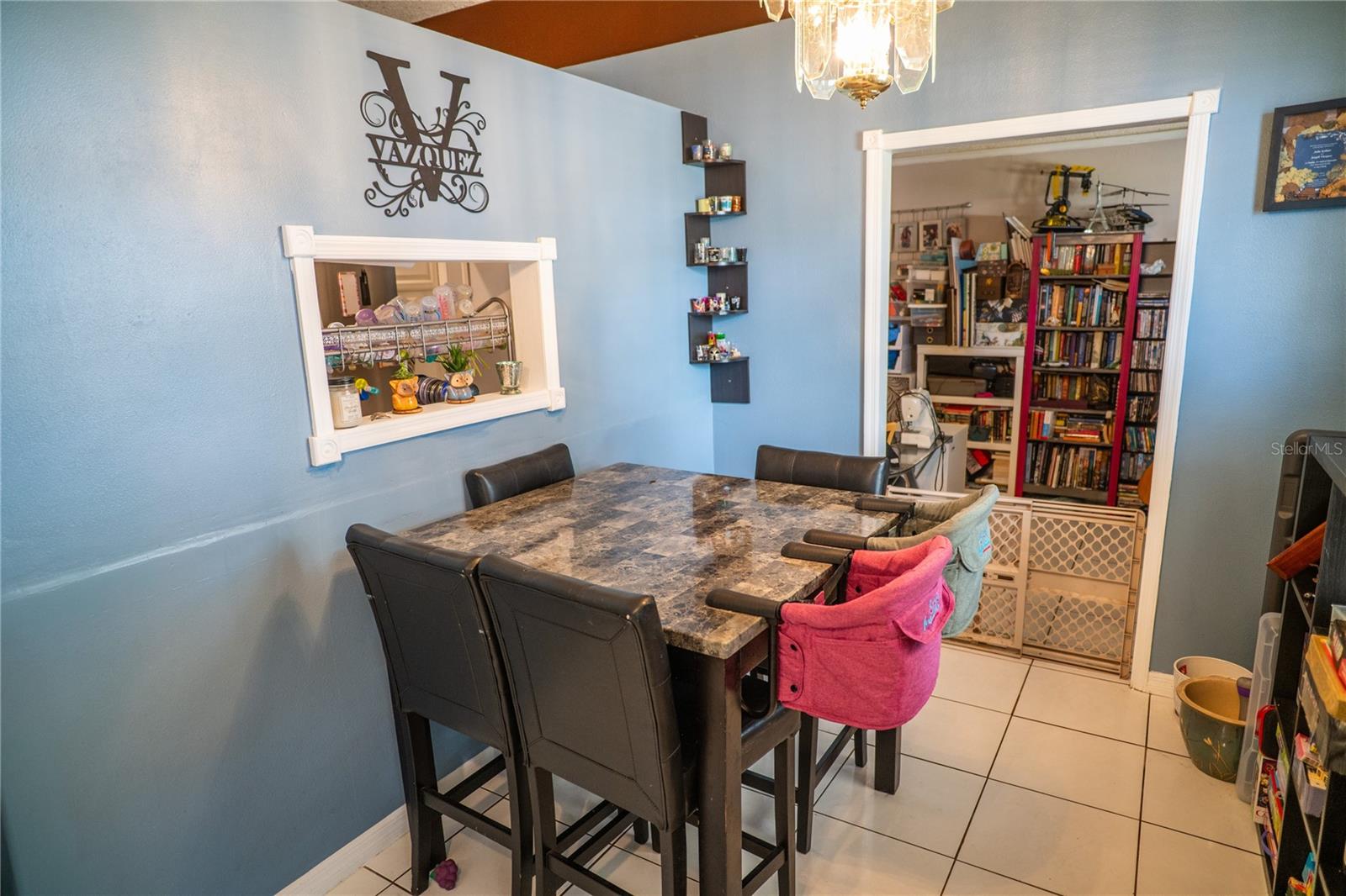 Listing photo id 5 for 7389 Hollow Ridge Circle