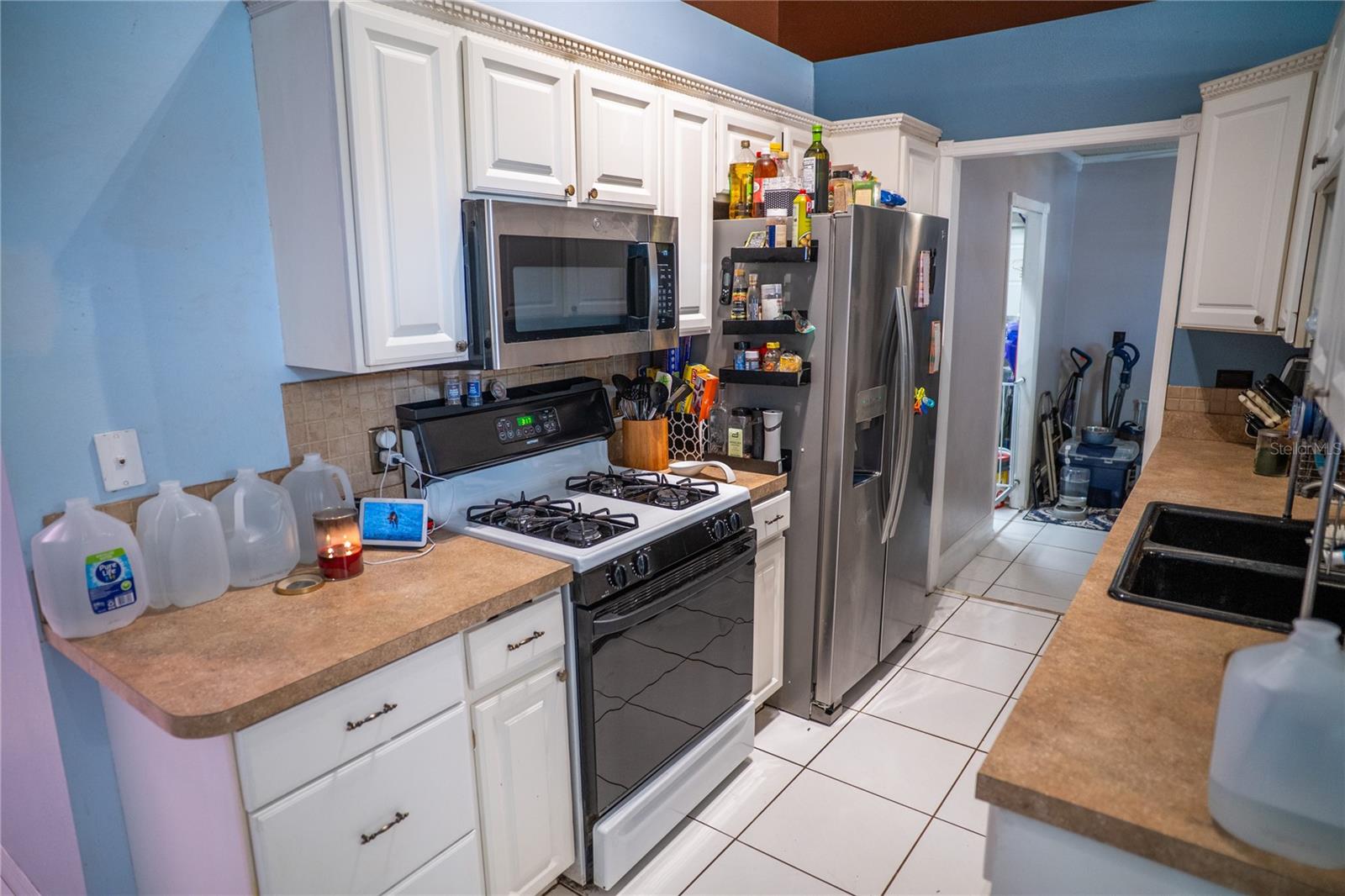 Listing photo id 6 for 7389 Hollow Ridge Circle