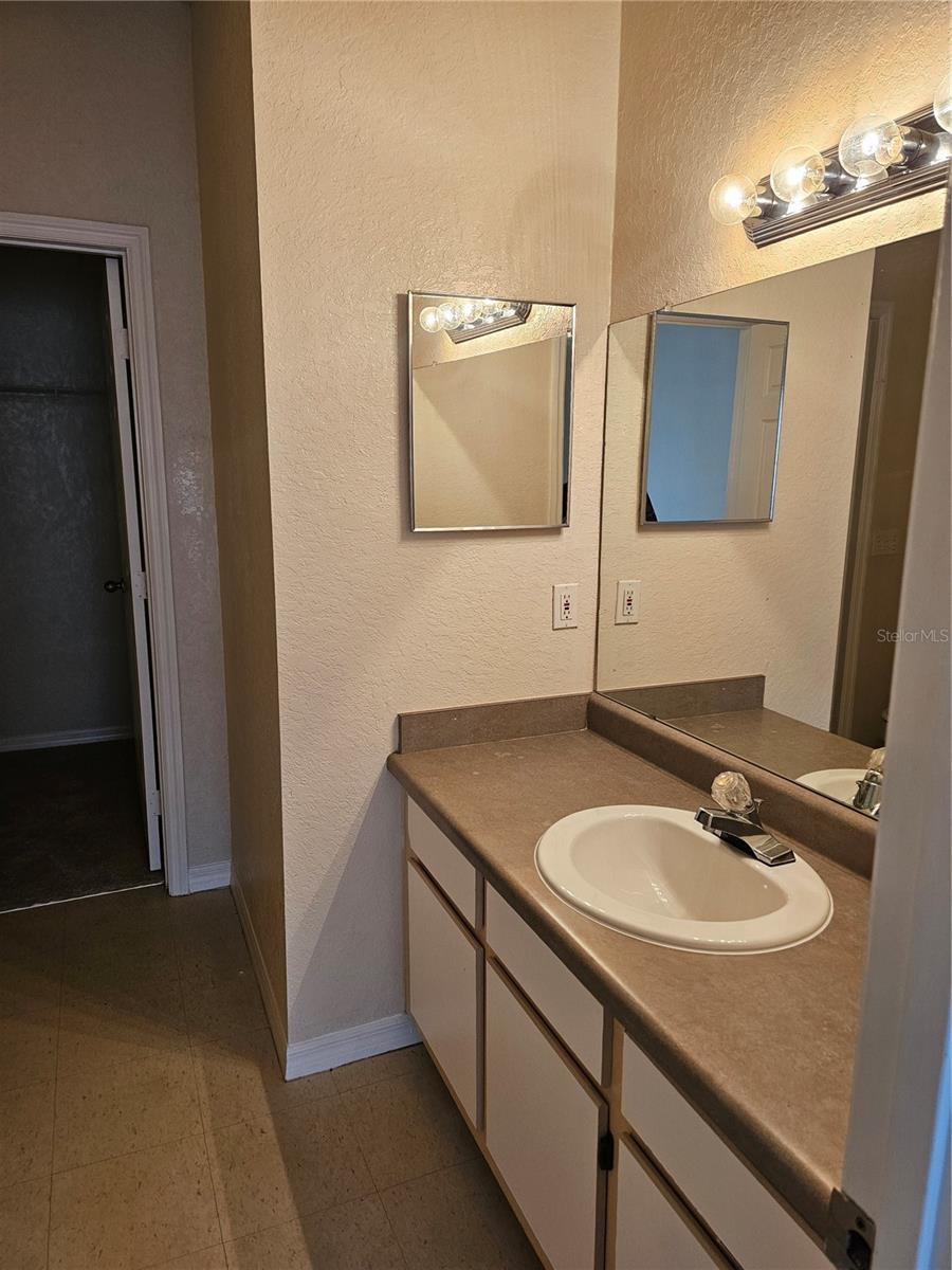 Image 15 of 18 For 5979 Westgate Drive 1021