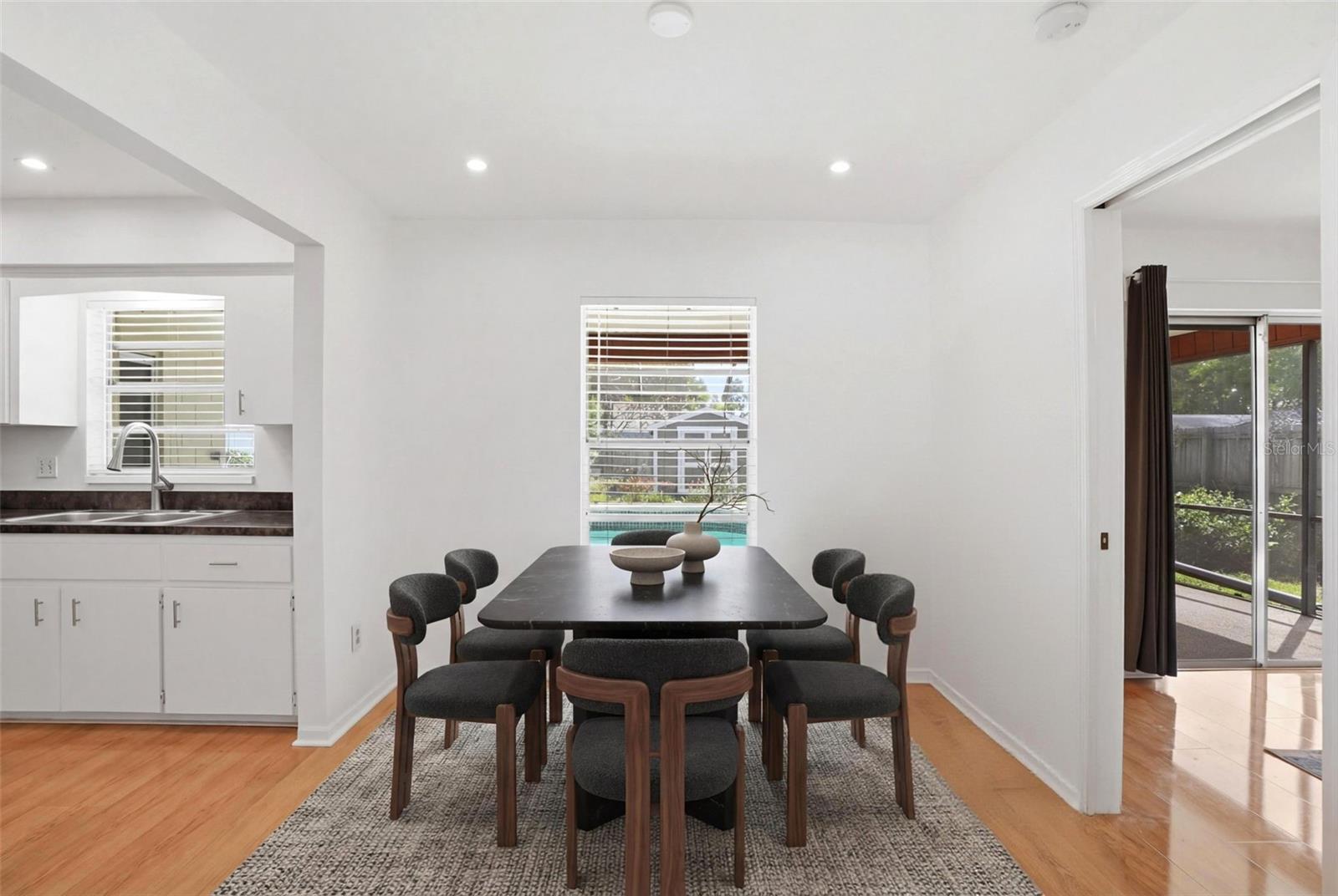 Image 11 of 27 For 8040 Towne Court