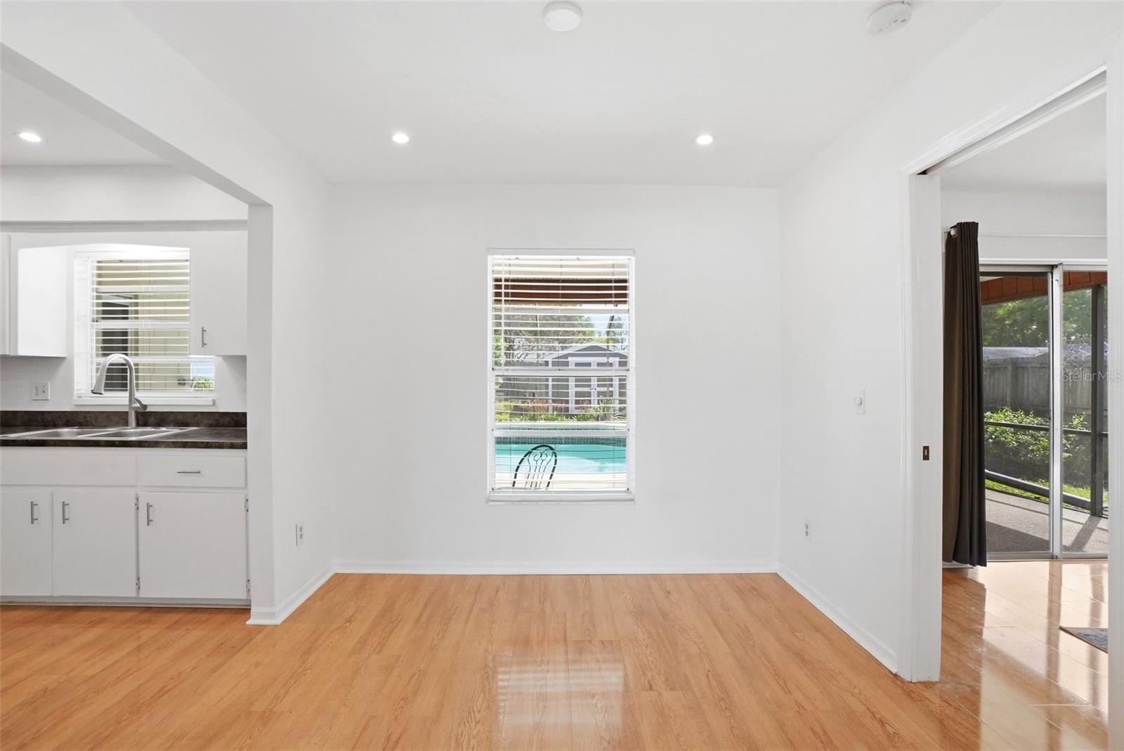 Image 12 of 27 For 8040 Towne Court