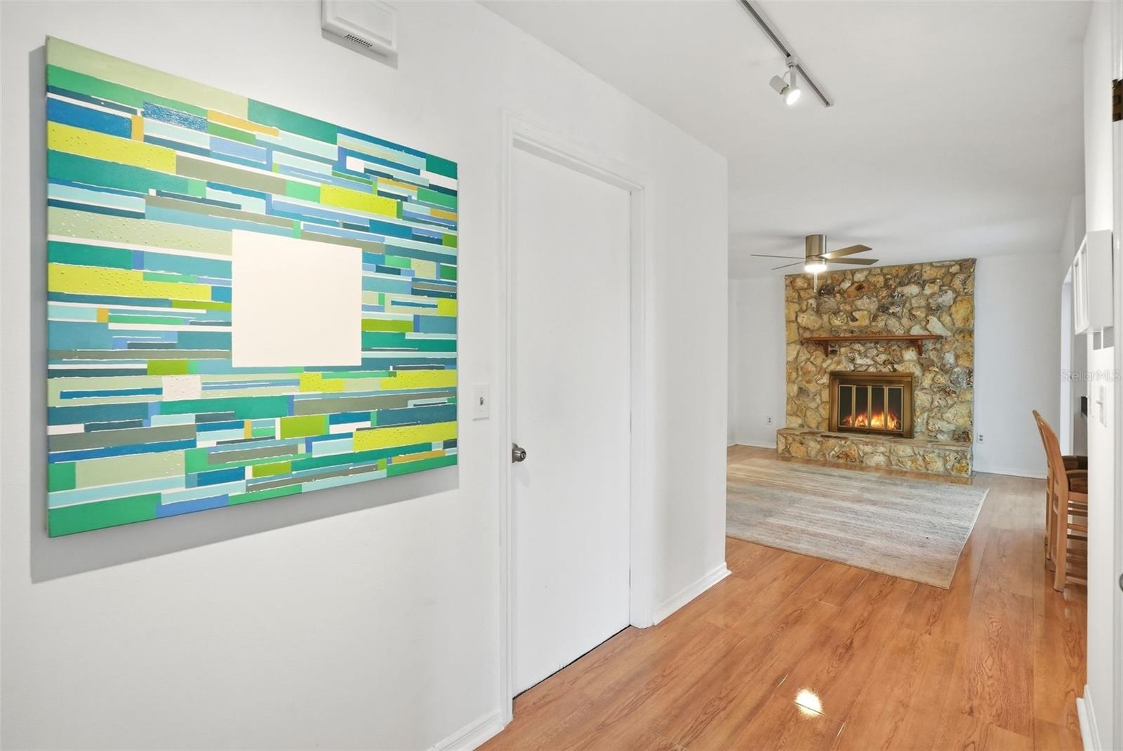 Image 13 of 27 For 8040 Towne Court