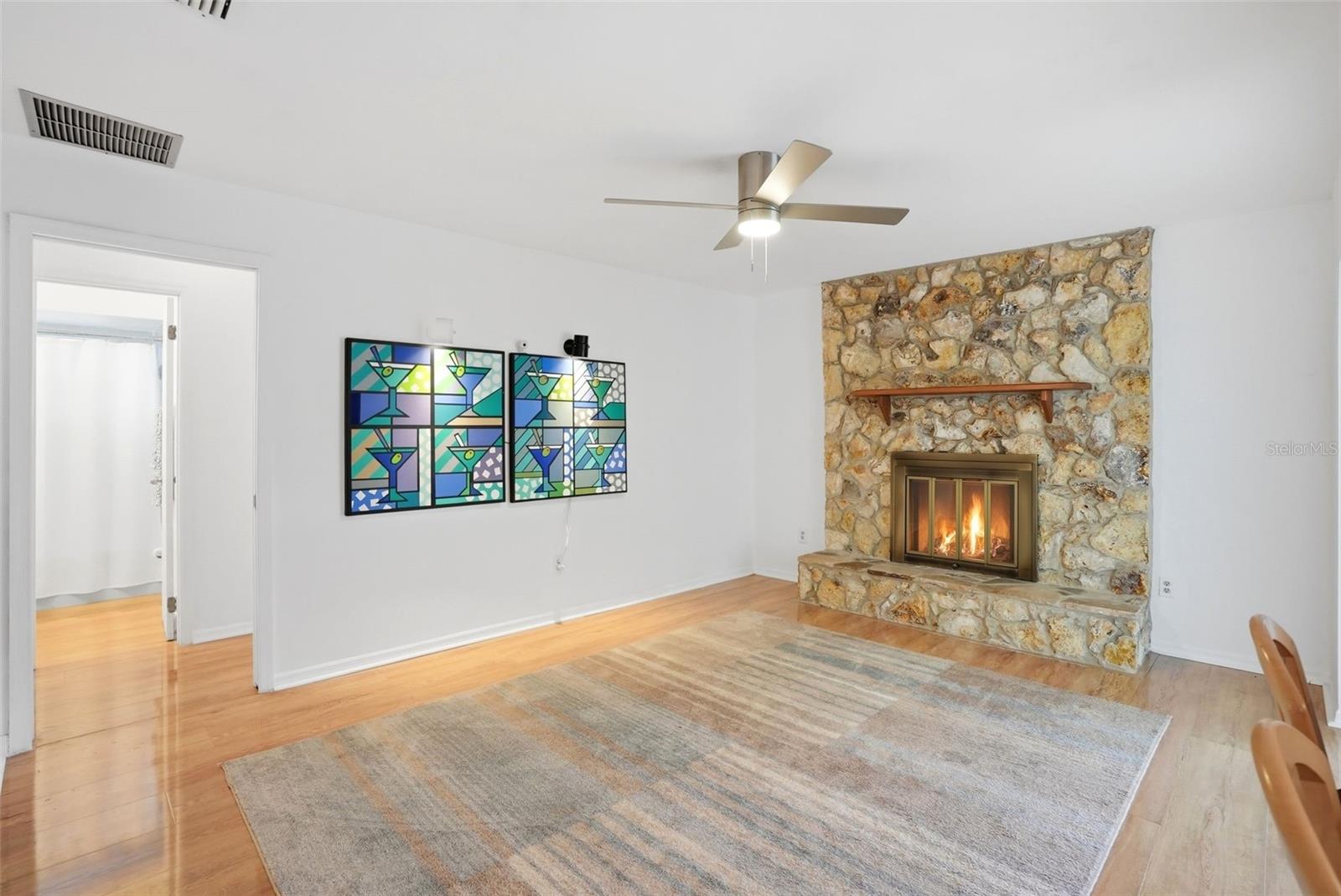 Image 14 of 27 For 8040 Towne Court