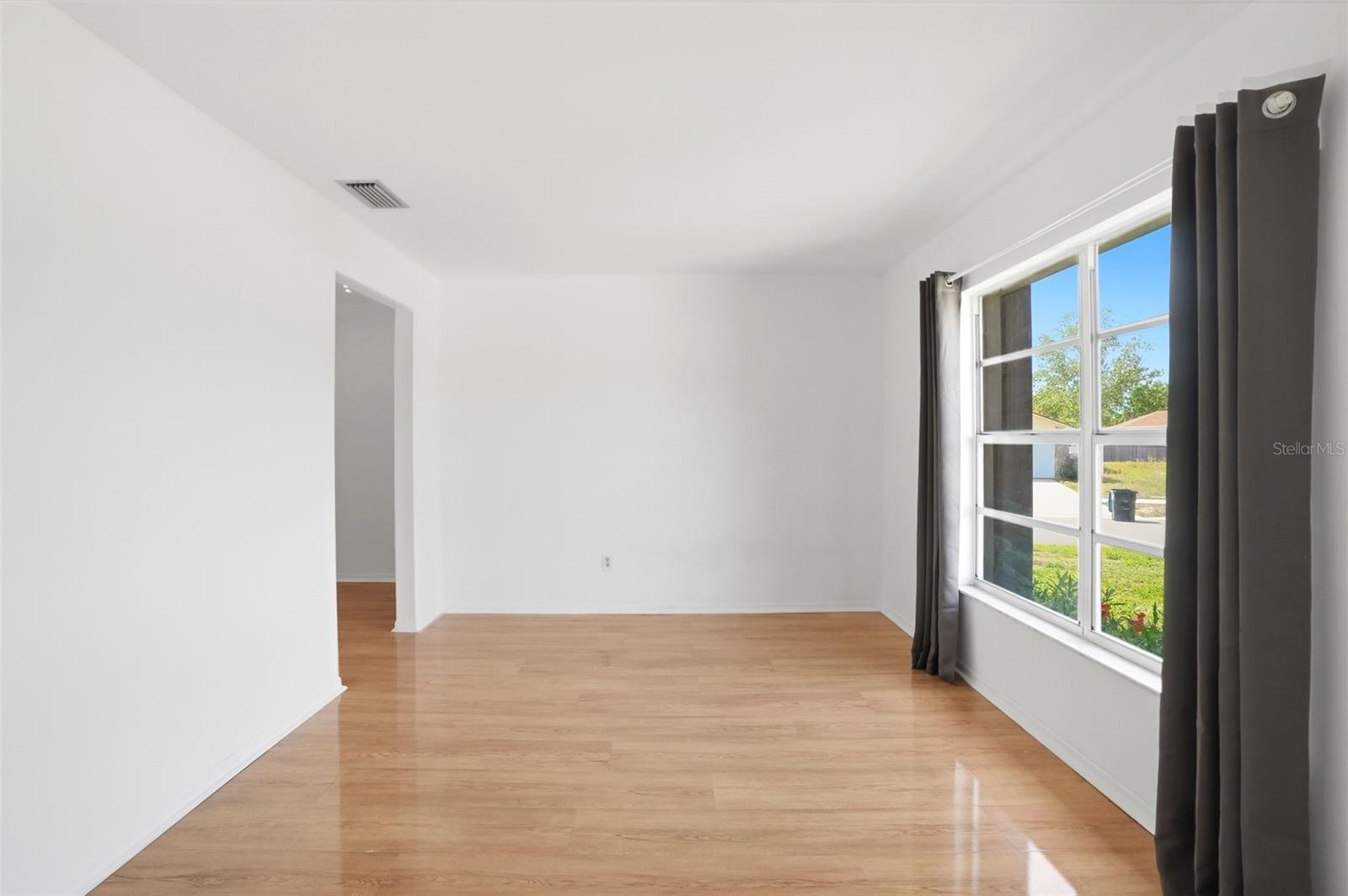 Image 16 of 27 For 8040 Towne Court