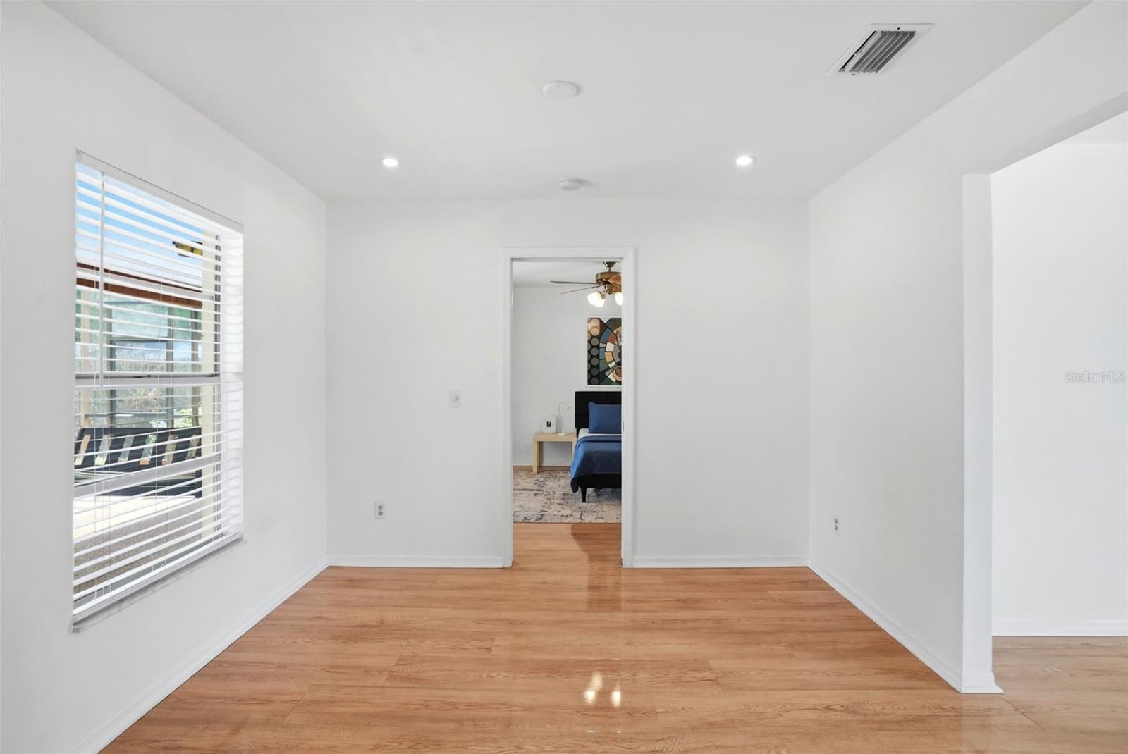 Image 17 of 27 For 8040 Towne Court