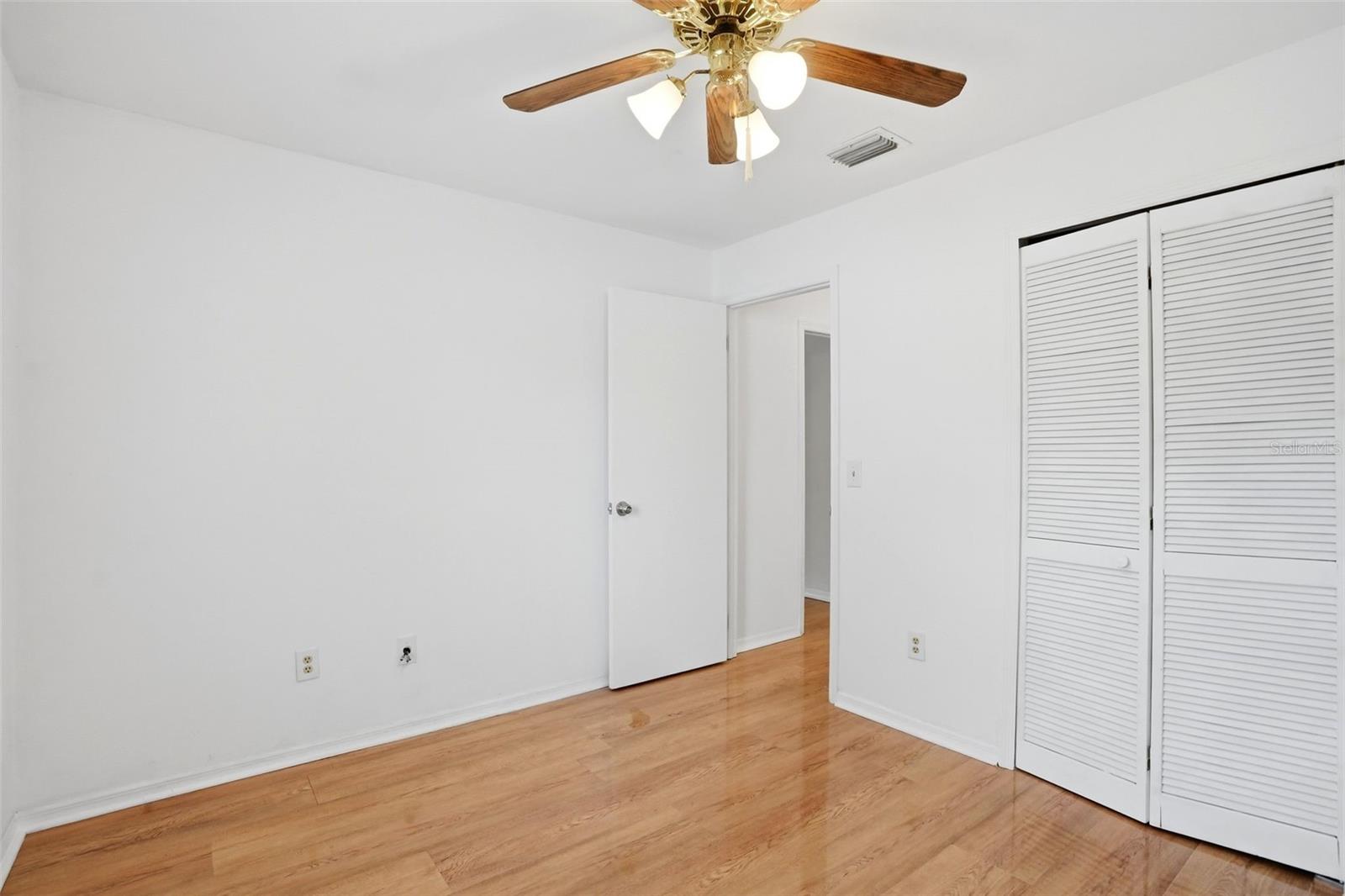 Image 20 of 27 For 8040 Towne Court