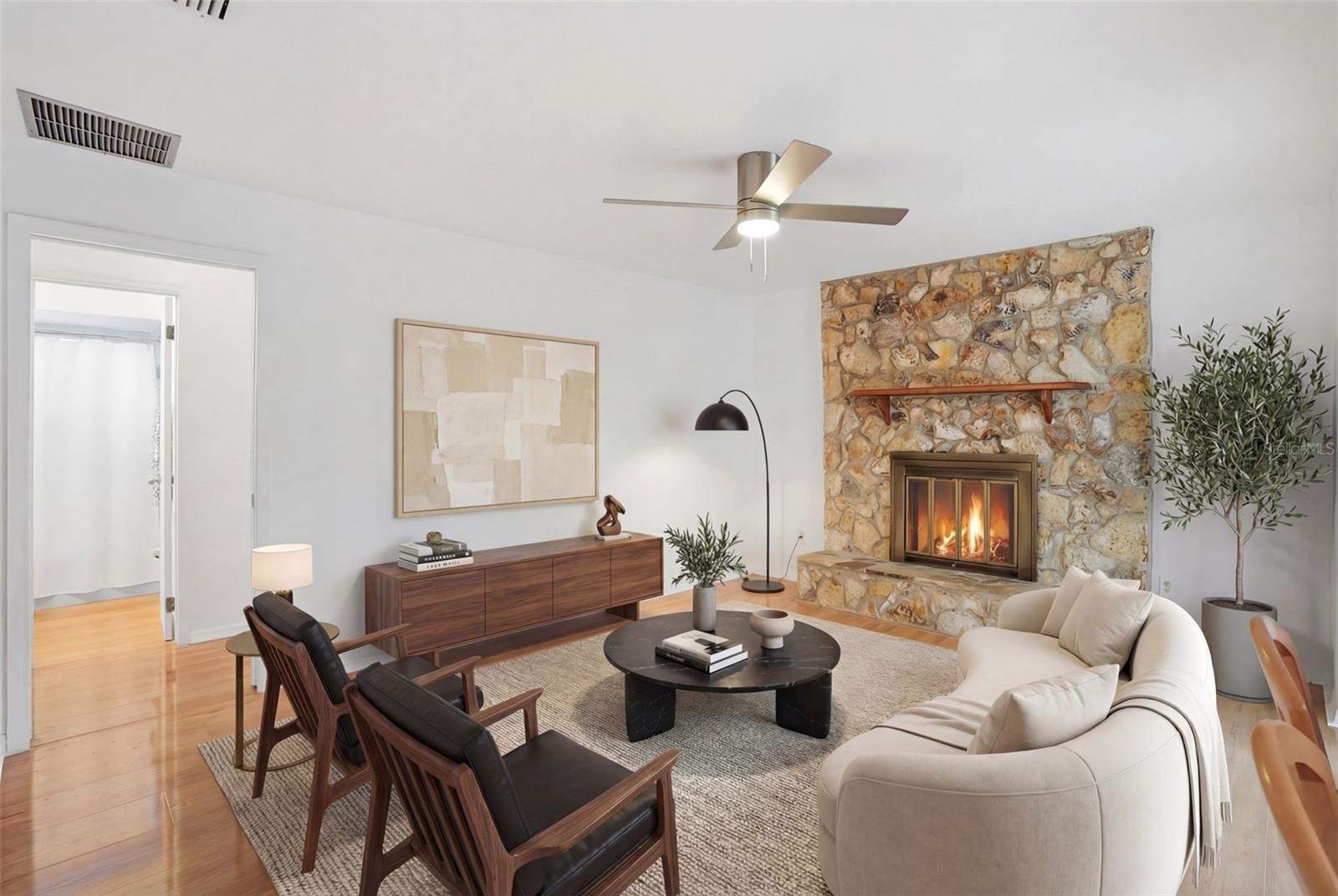 Image 8 of 27 For 8040 Towne Court