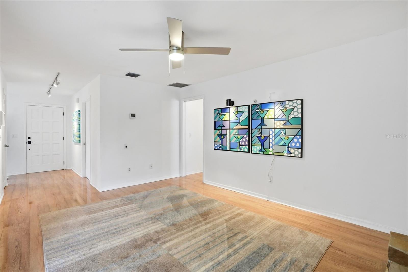 Image 9 of 27 For 8040 Towne Court