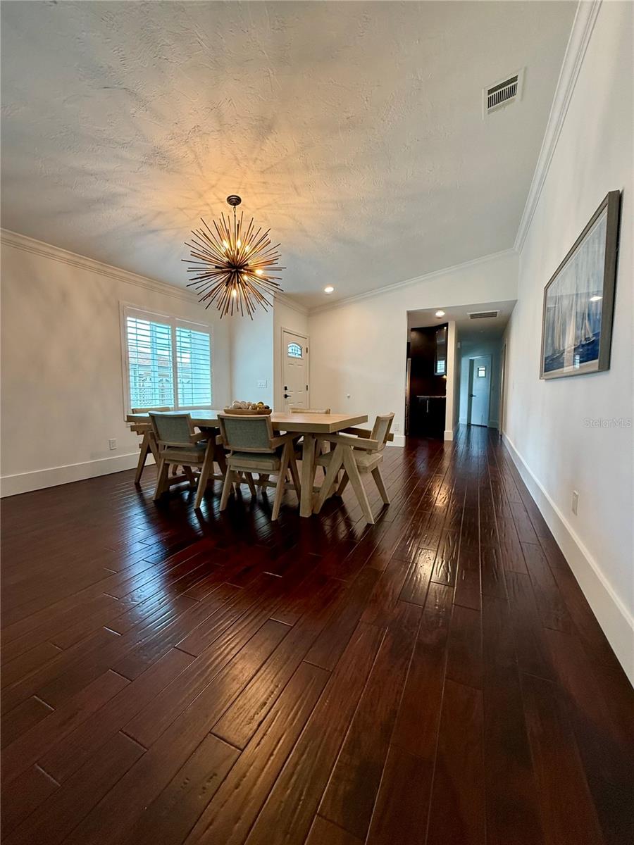 Image 14 of 41 For 941 Norfolk Court