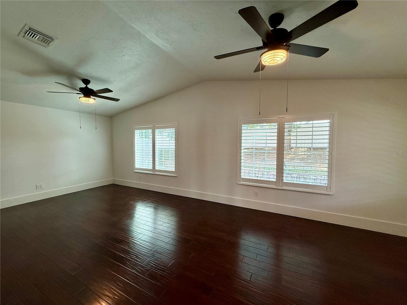 Image 17 of 41 For 941 Norfolk Court