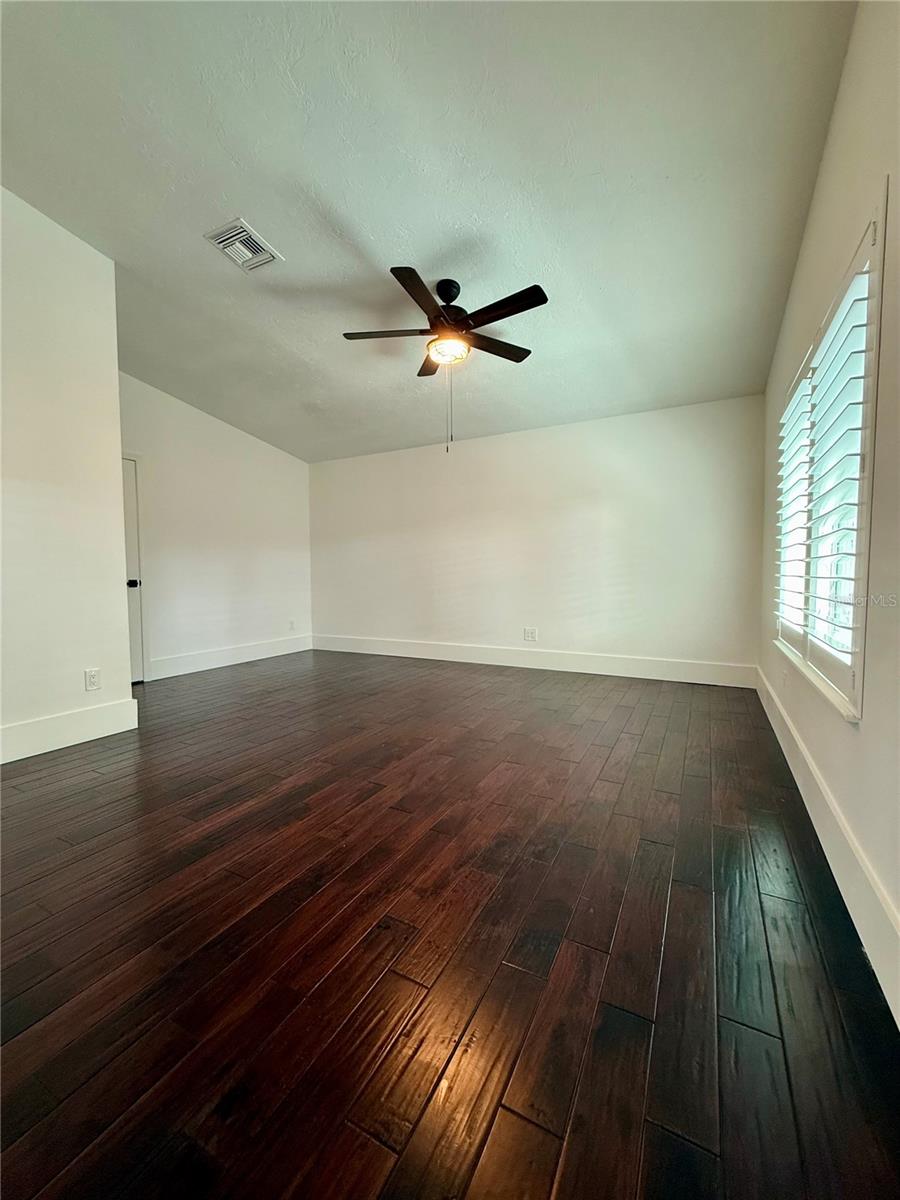 Image 18 of 41 For 941 Norfolk Court