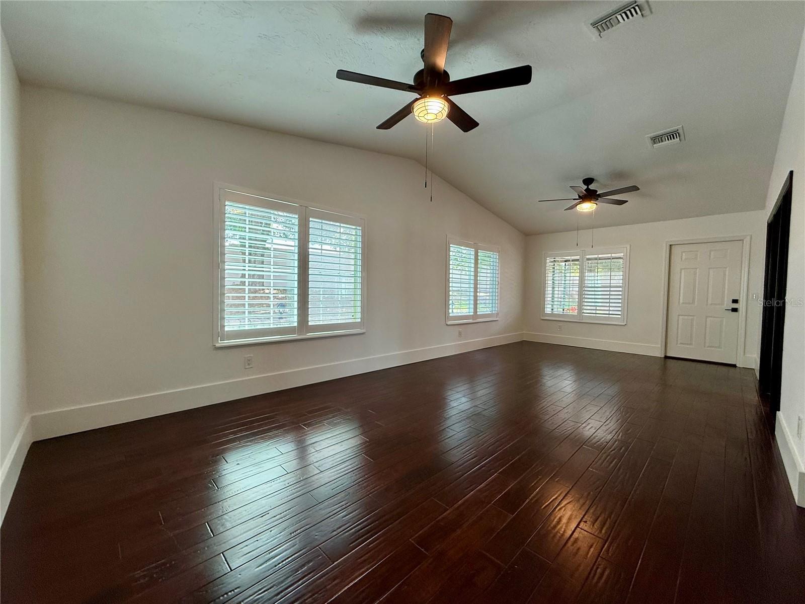 Image 20 of 41 For 941 Norfolk Court