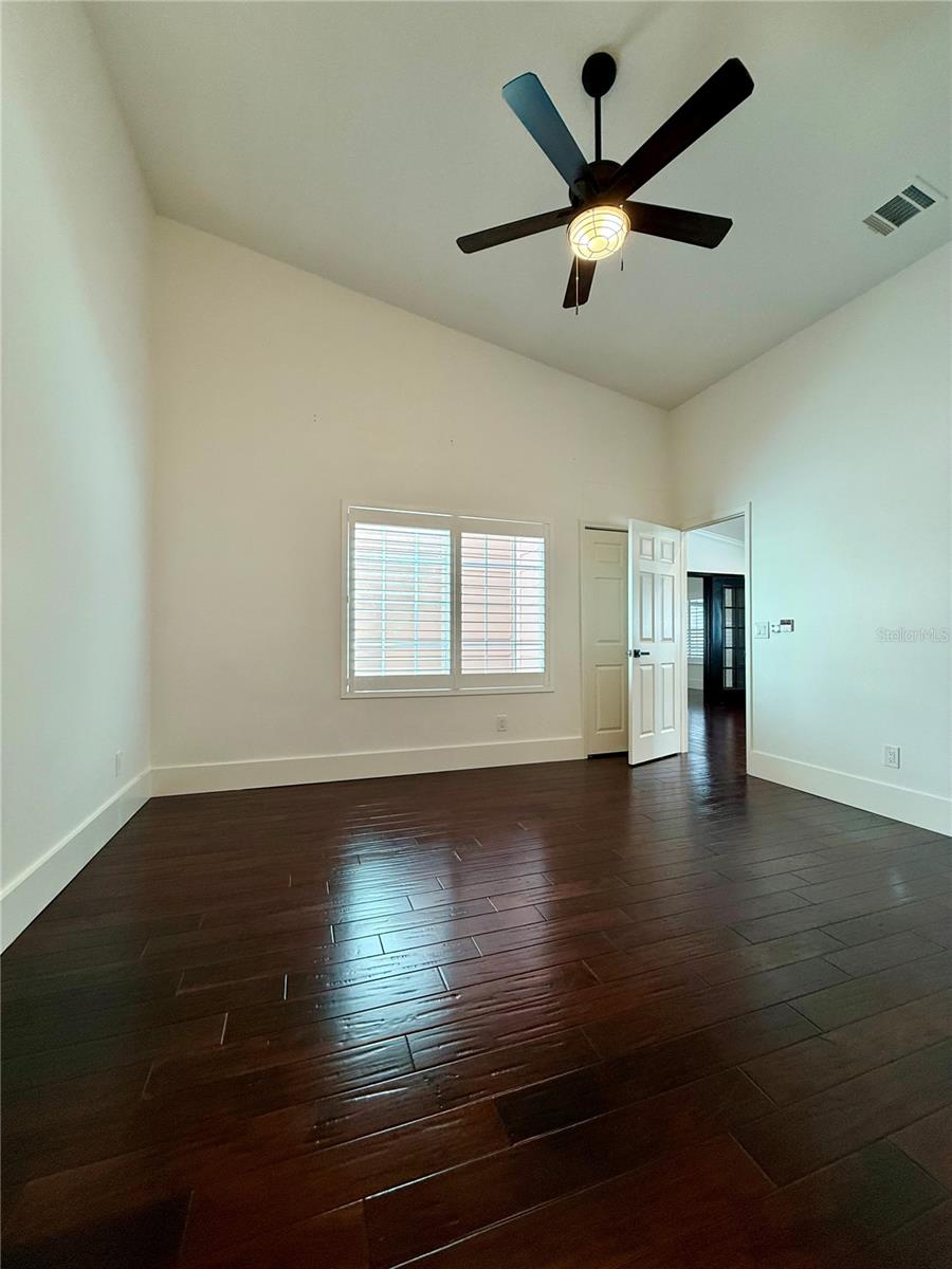 Image 22 of 41 For 941 Norfolk Court