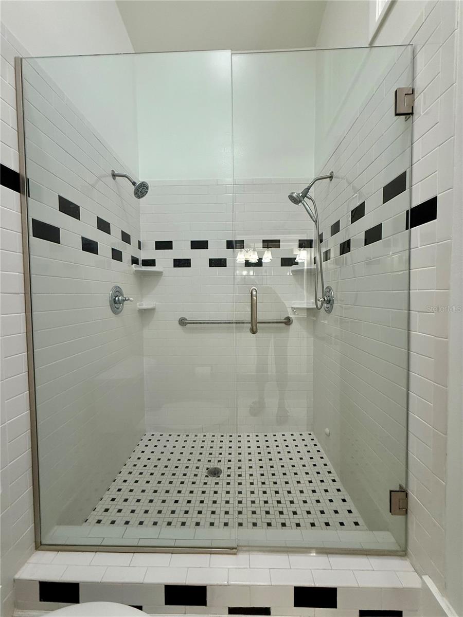 Image 23 of 41 For 941 Norfolk Court